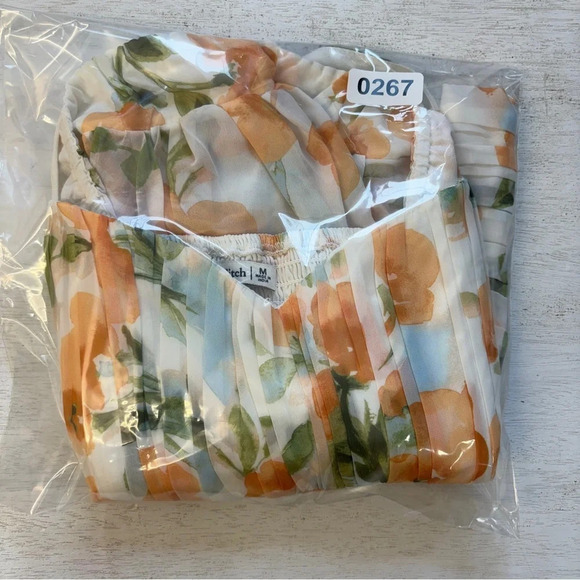 NWT Abercrombie & Fitch Floral Cropped Puff Sleeve Smocked Blouse M - Picture 10 of 10